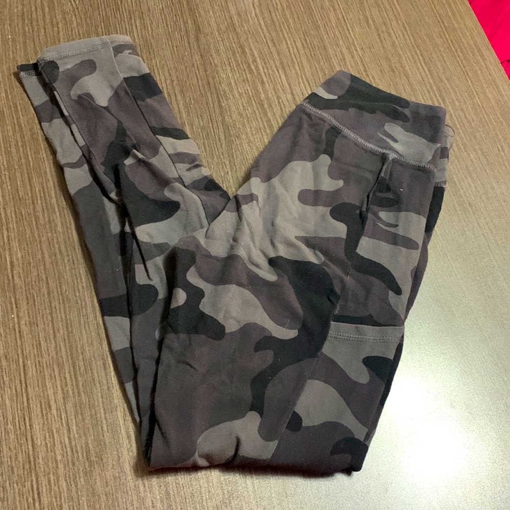 Hollister grey camo leggings